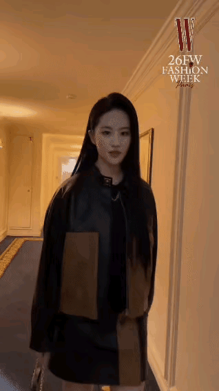 巴黎时装周[呲牙]