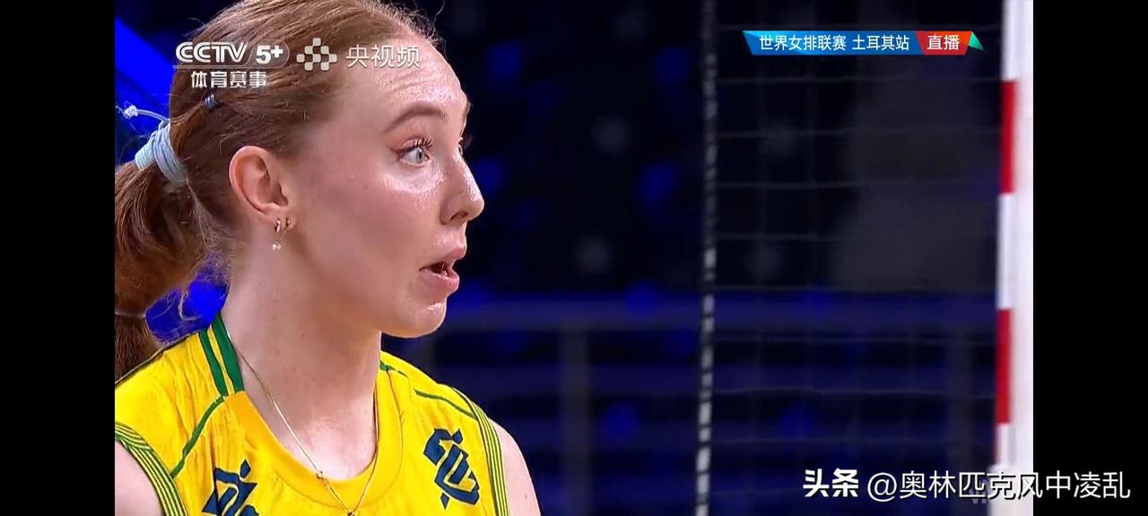 现场球迷大哥急眼了，中国女排挑战巴西命悬一线



24:26/19:25，世界