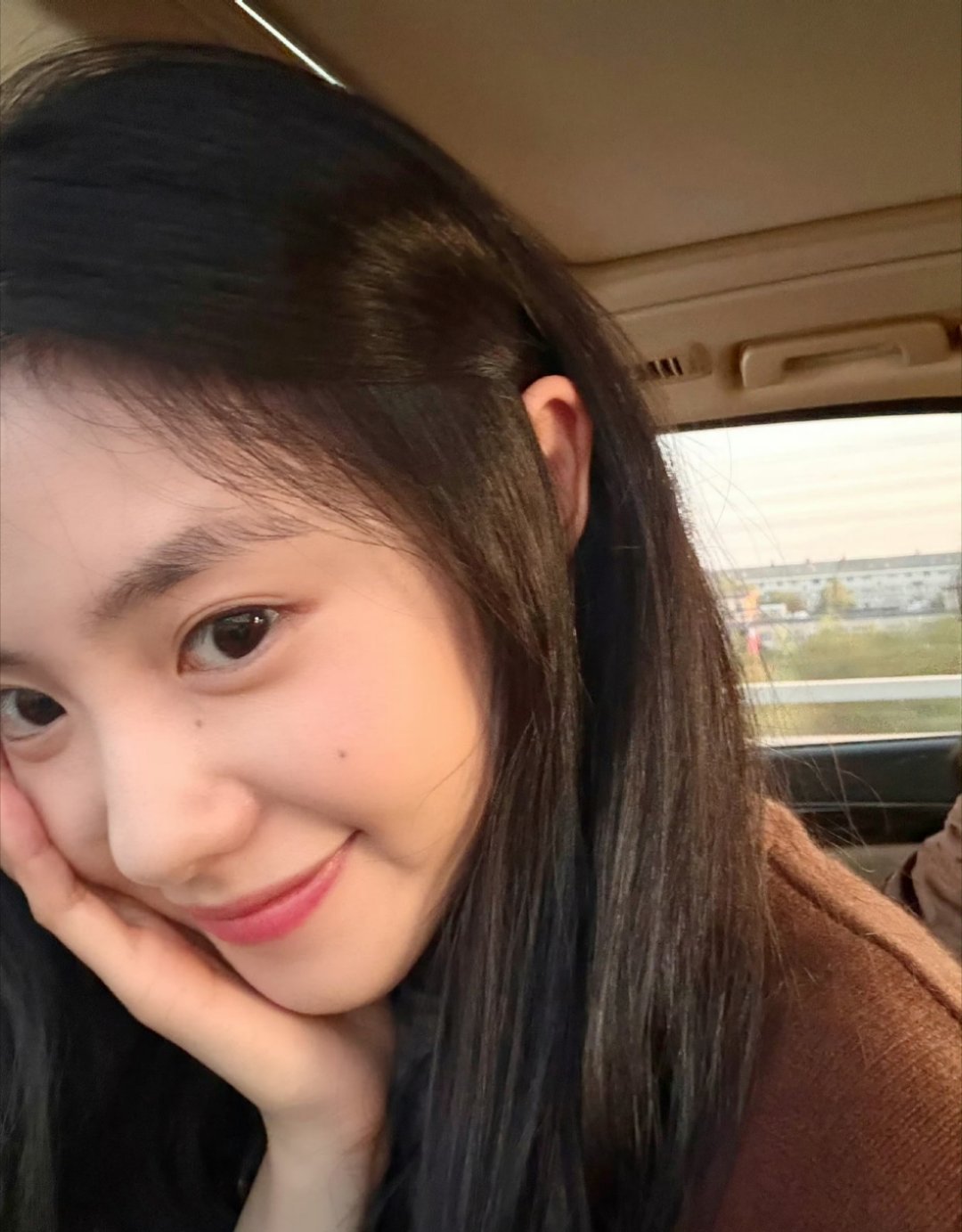 刘浩存宝宝中午好[送花花] 宝宝好漂亮 喜欢宝宝分享的秋天[爱你]泪]谢谢宝宝[