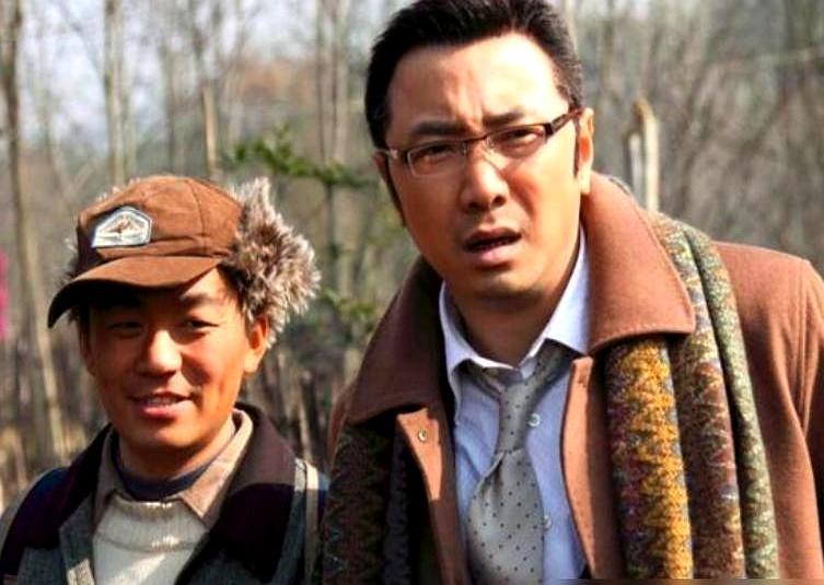 娱乐圈兄弟情，比剧本更直白。
 
2016年，王宝强被前妻和经纪人联手掏空了钱包