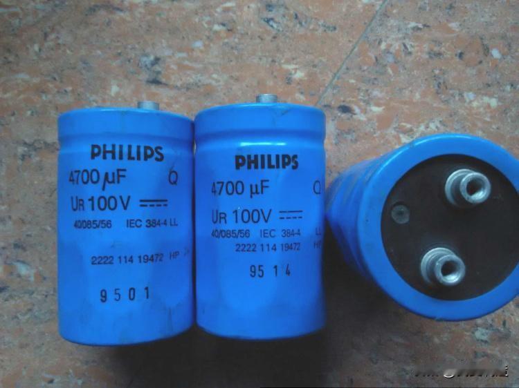 菲力浦PHILIPS公司真是家大业大，涉足的行业也多。电容器业自然也少不了他。但