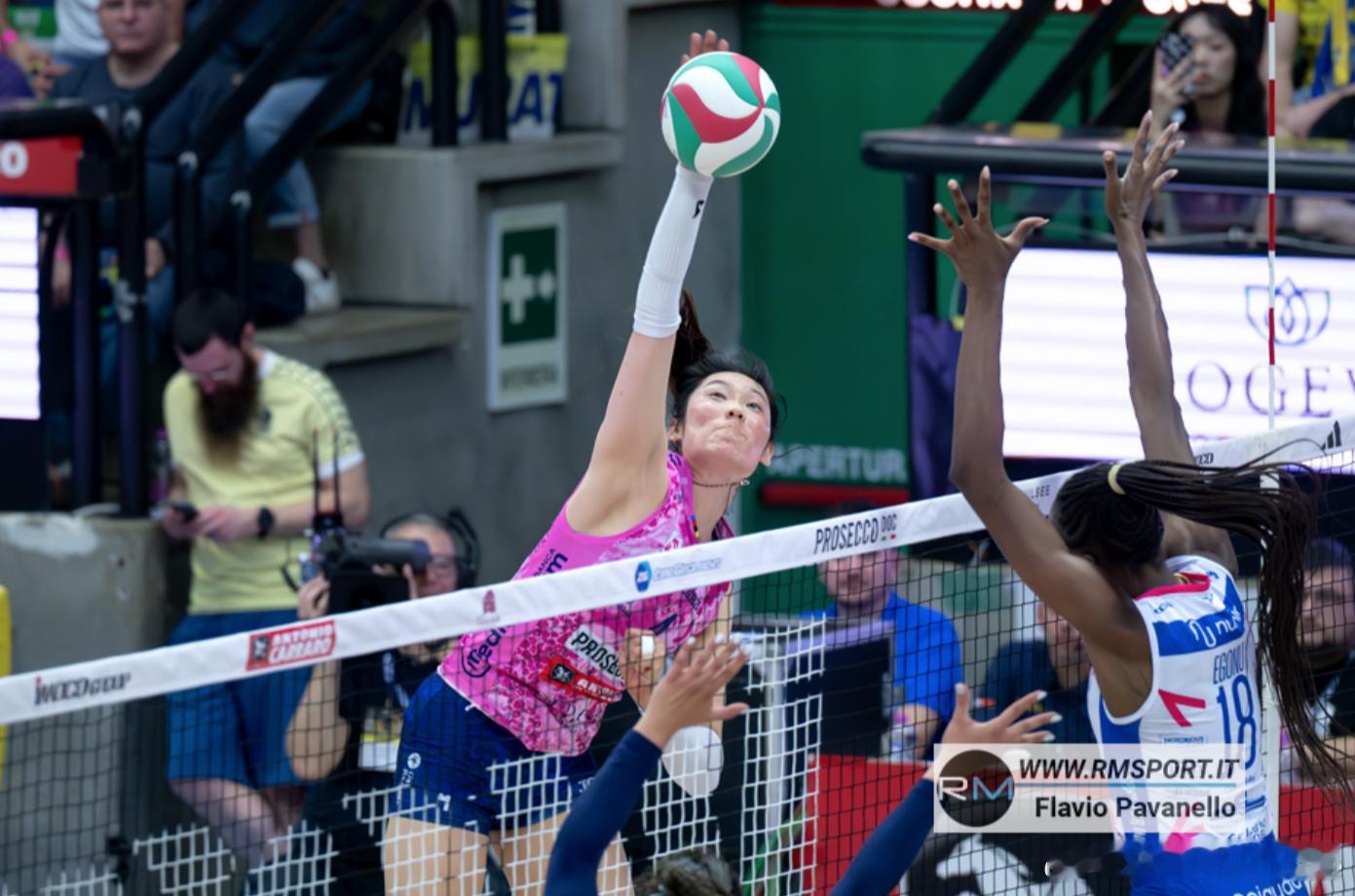 排球 朱婷留洋第七季  标准的扣、拦、垫技术。决赛第2场，加油！