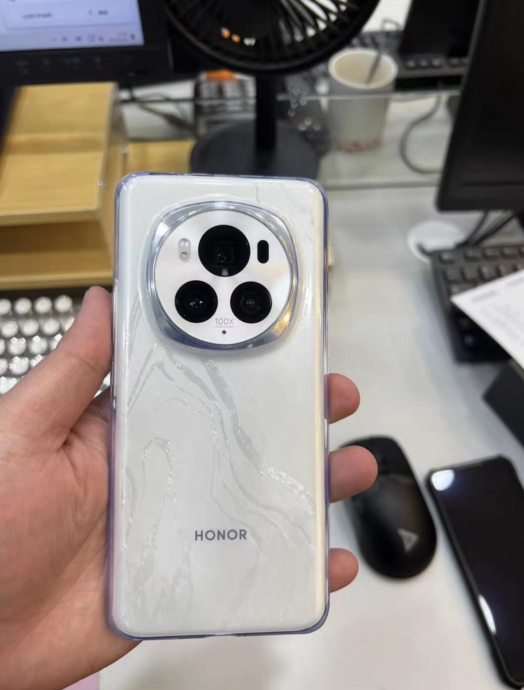 荣耀Magic6 Pro简单用了一天，说说具体感受
1、这一代颜值其实挺能打，后