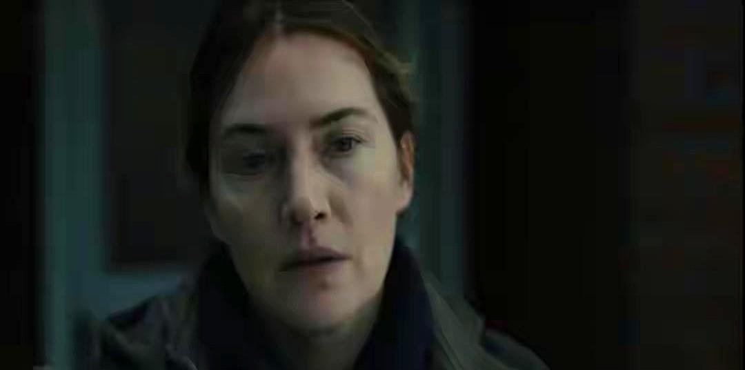 “绿巨人”把自己灌成啤酒肚，观众却越看越上头。

HBO《特别小组》开局豆瓣6.