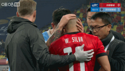 姜至鹏的红牌该不该判？
中超首场比赛就毁于裁判17分钟的红牌上，无论出于平衡比赛