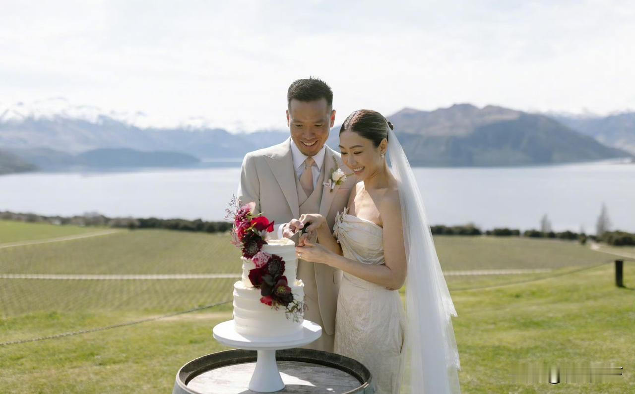 TVB视后胡定欣官宣和外科医生男友结婚，恭喜她44岁遇真爱！在香港有一份稳定的职