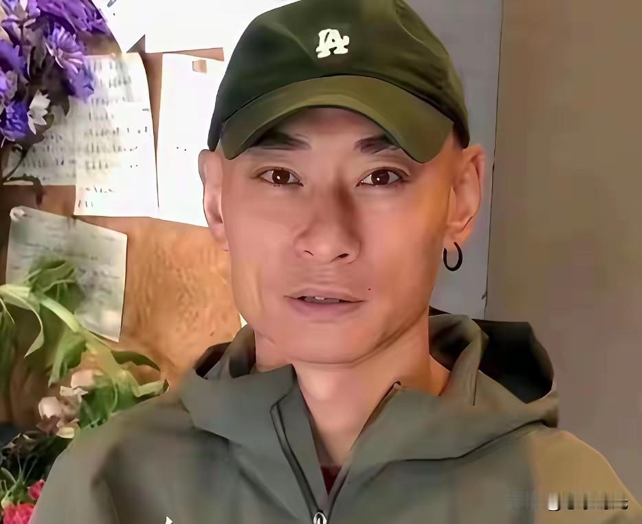 叶松源好像“消失”了！

舆论风波爆发之后，他清空了大量账号内容，渐渐淡出了公众