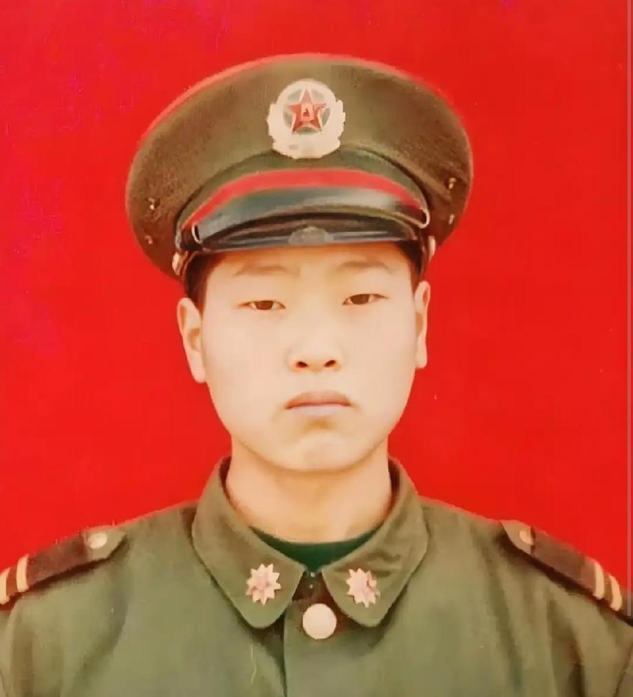 47岁退伍老兵打工23年养家，偶然查名单才发现，自己的人生早被人偷走

47岁的