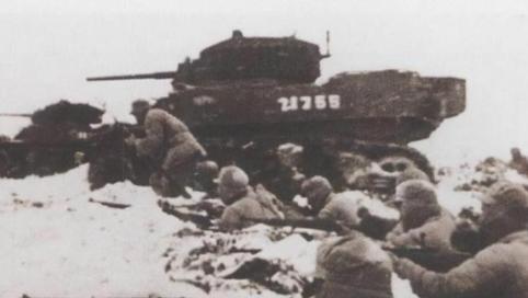 在双堆集当了俘虏的18军军长杨伯涛，后来在回忆录中总结了12兵团覆灭的八个原因，