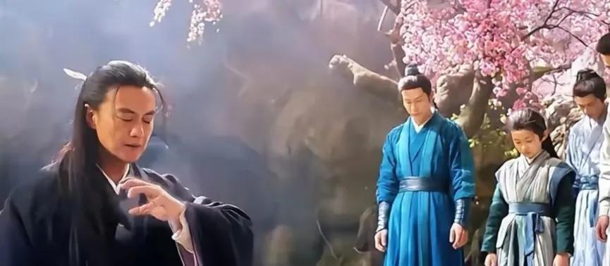 一个是新版黄药师，一个是旧版黄药师，从气质上，新版差的实在太远了，根本没有一丝邪
