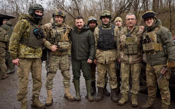 乌克兰外战还没停，内战就打起来了，近期乌克兰的安全局跟武装部队发生了火拼，而原因