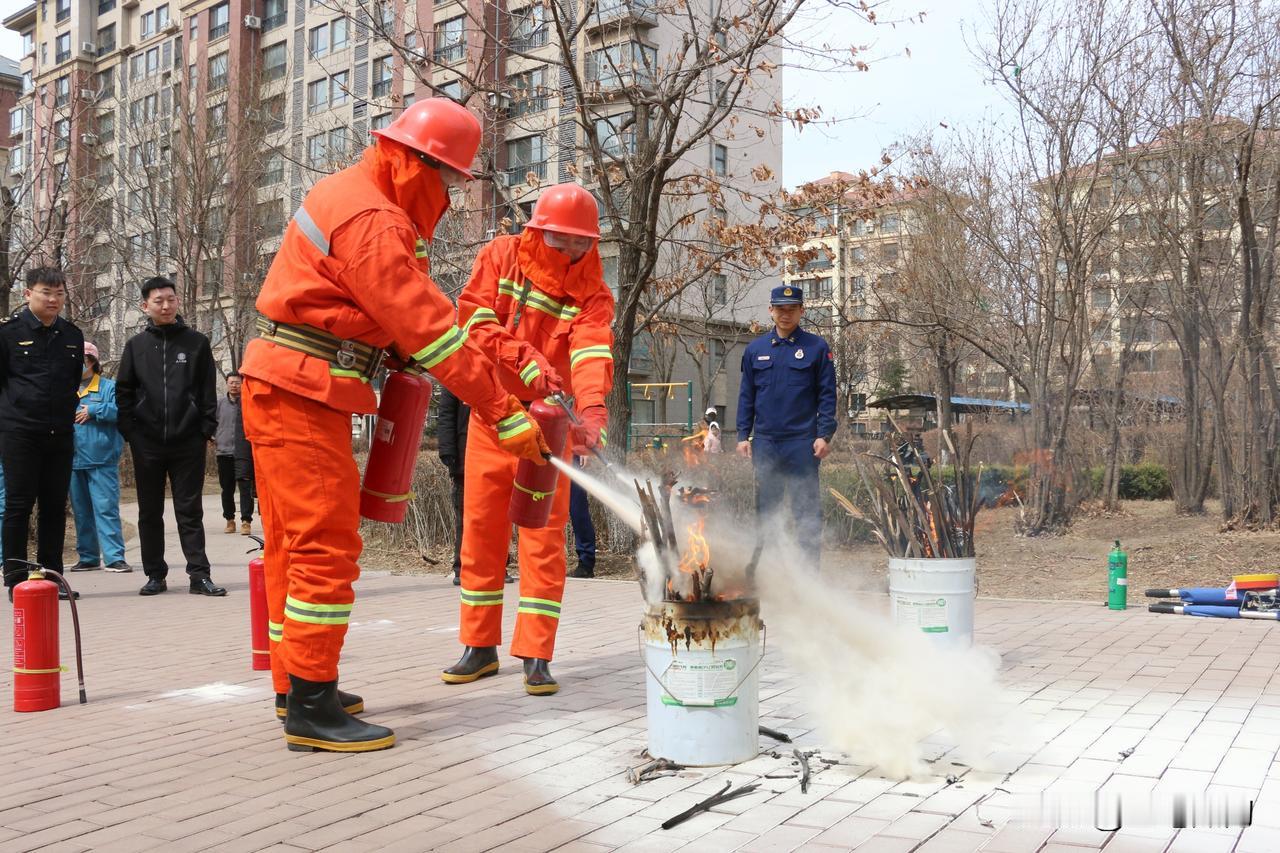 消防应急进社区  平安相伴你我他
——沈河区组织开展社区居民“五进”宣传活动暨消
