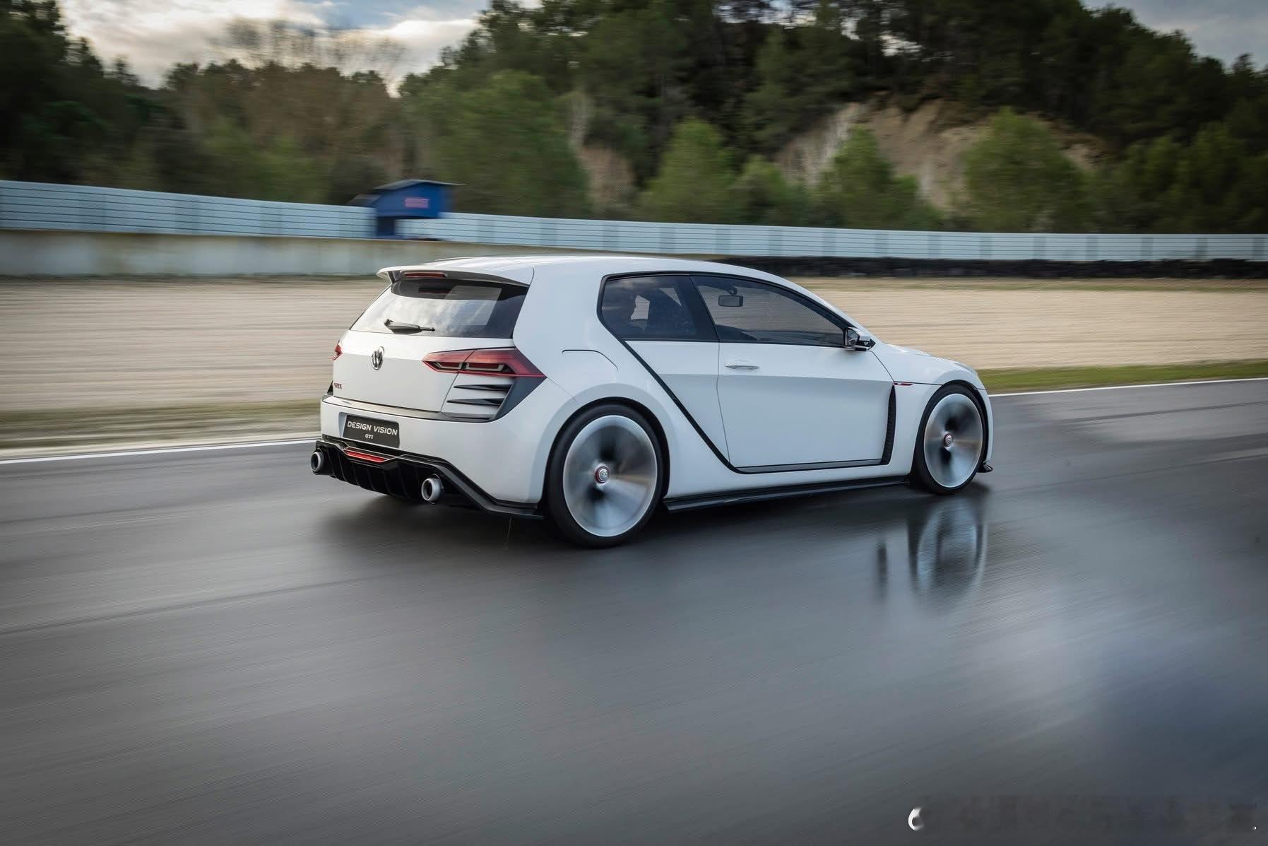 在 Golf GTI 问世 50 周年的庆祝活动中，VW让三款从尘封的典藏车库中