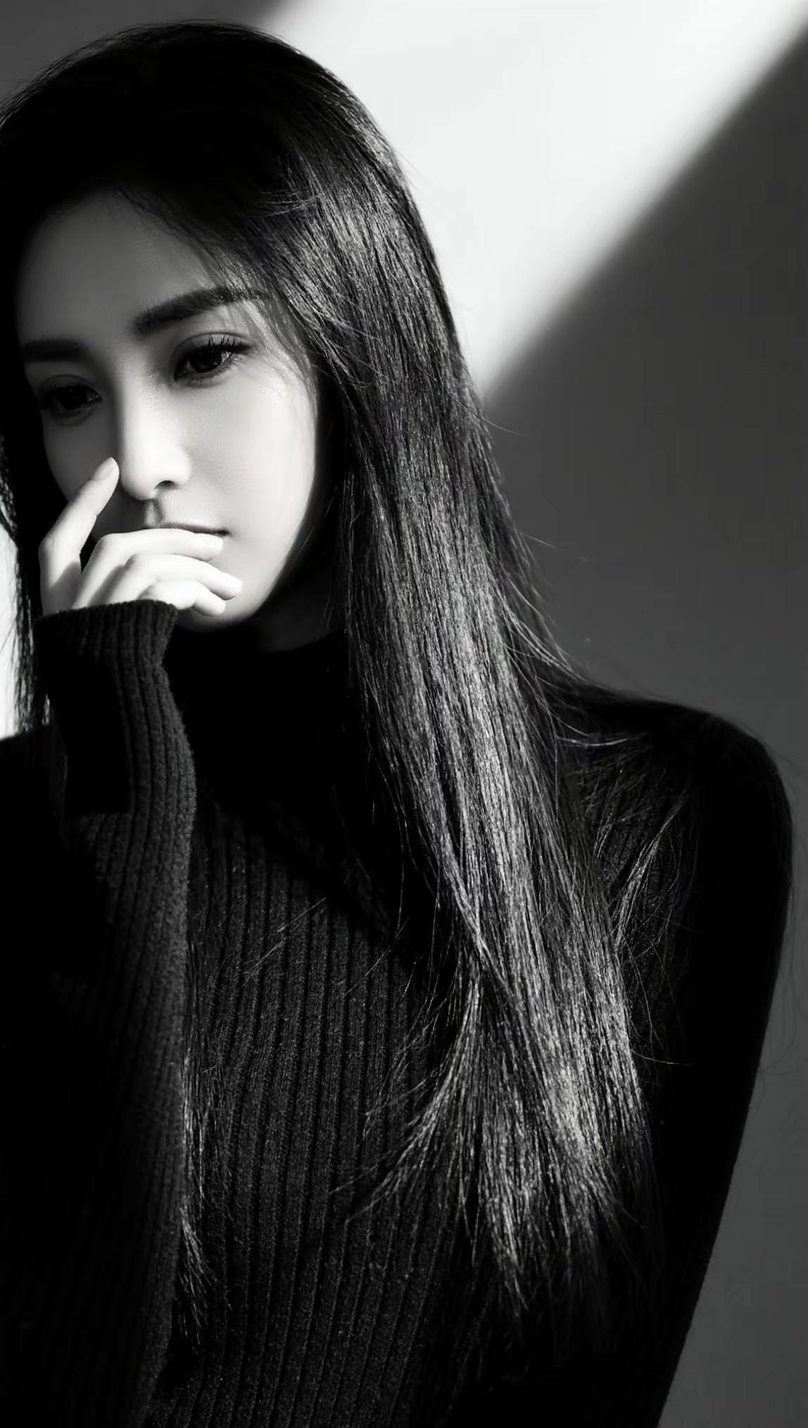 成年人的世界多了一些无可奈何，我们只能硬着头皮继续往前走，因为有自己想要奋斗的目