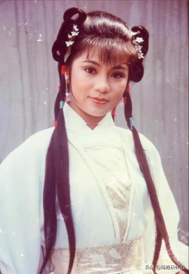 🎆翻到翁美玲当年竞选黄蓉的试镜照，瞬间破防。这才是真正的“一眼蓉儿”。

双环