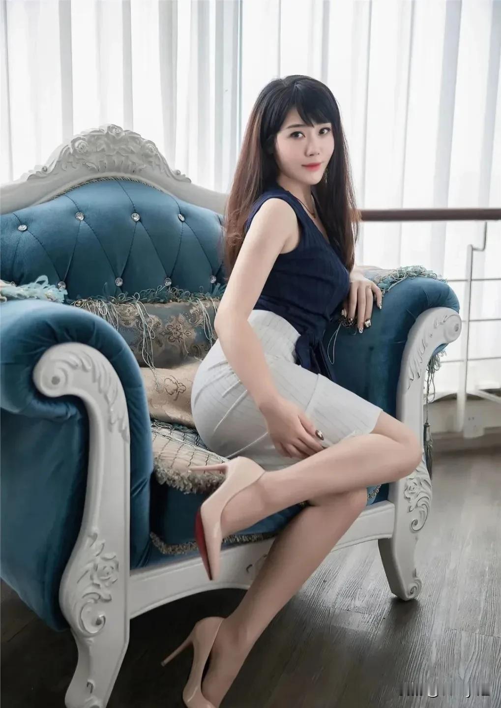 优雅气质，尽显女性魅力。
#分享女性魅力照# #分享绝色美女照# #分享美少女倩