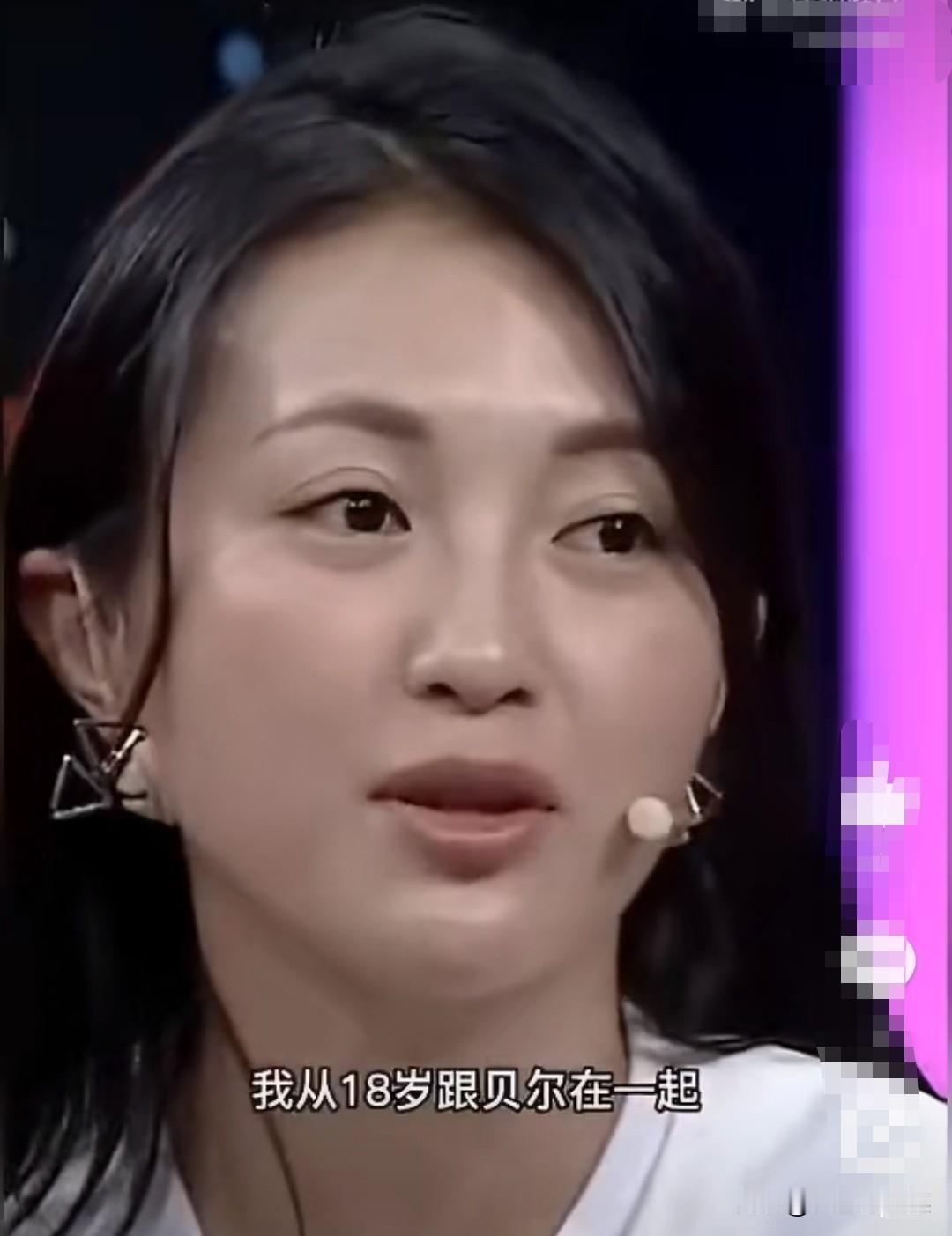 包文婧说：“我从18岁就跟包贝尔在一起，被保护的很好。我没干这个行业之前，在美容
