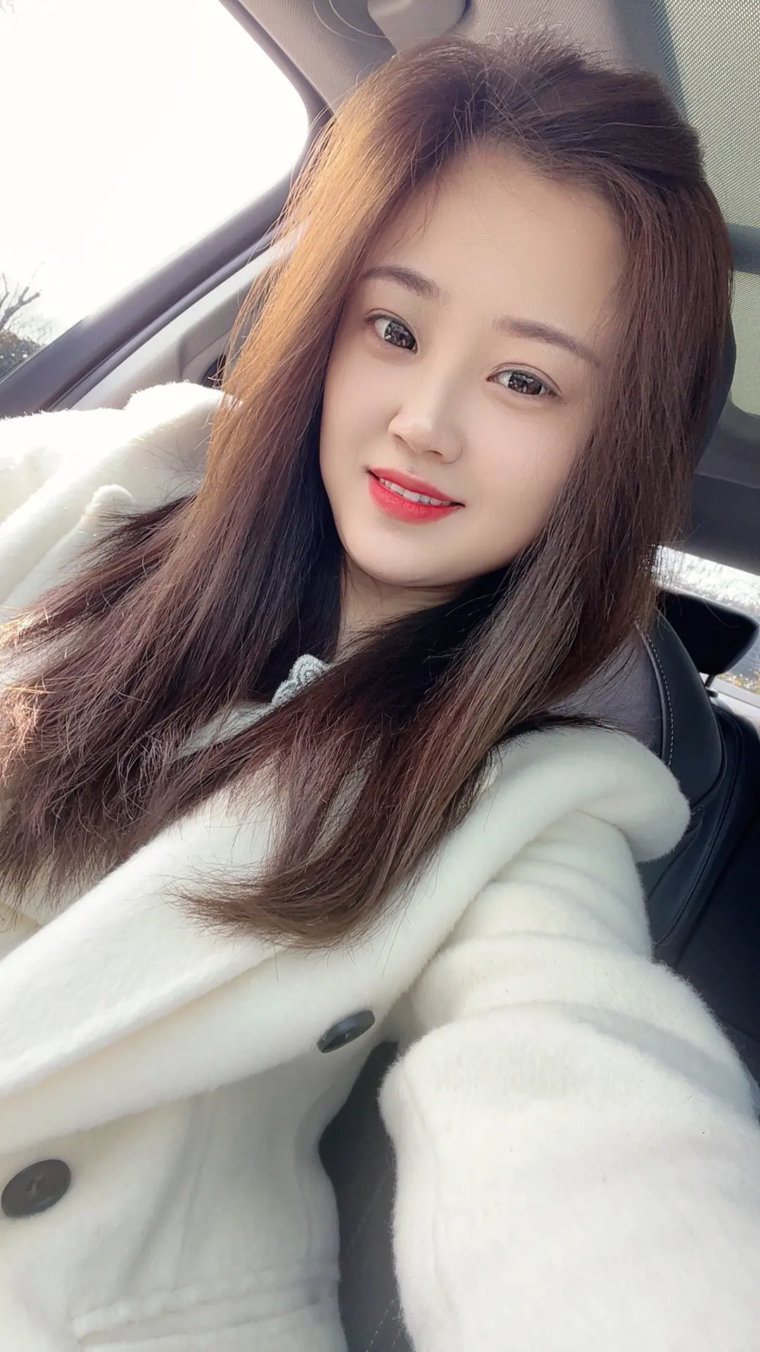 盯着我看是觉得我好看 还是觉得我好骗