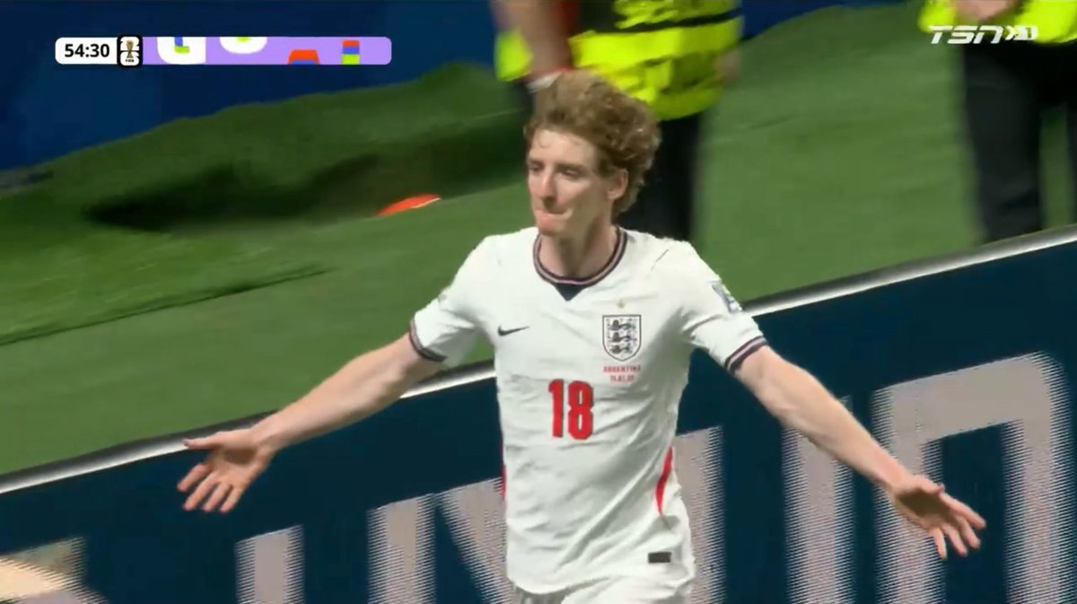 英格兰vs阿根廷戈登进了 这下轮到阿根廷咯噔了 1-0 