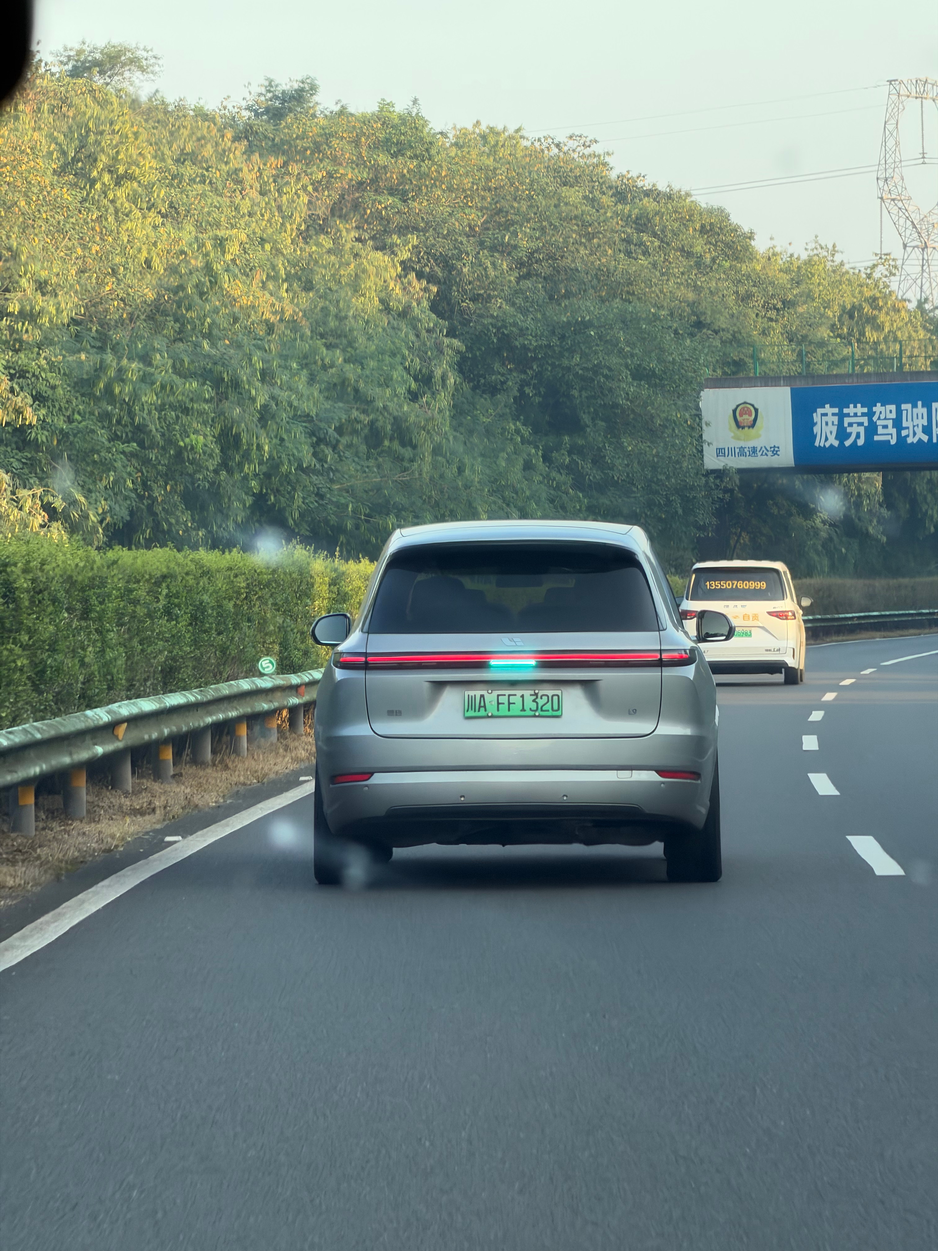 偶遇一台小蓝灯大v聊车