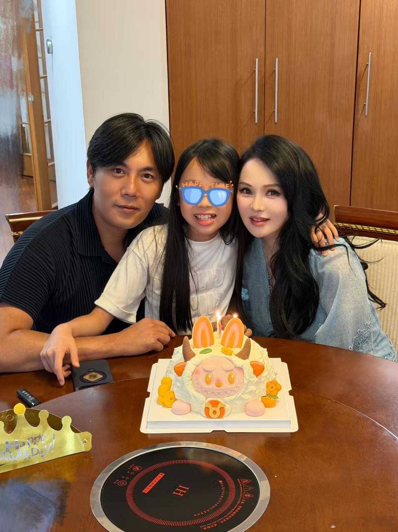【伊能静晒合照为秦昊庆生】伊能静发长文祝秦昊48岁生日快乐 5月19日，伊能靜发