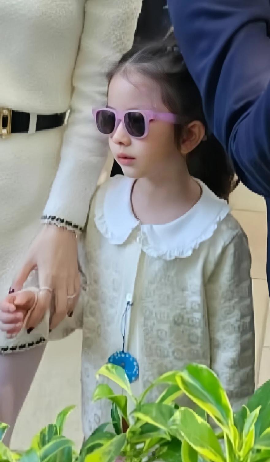 不敢想象郭富城大女儿长大后有多漂亮有没有发现郭富城大女儿好漂亮，侧颜好精致，真的