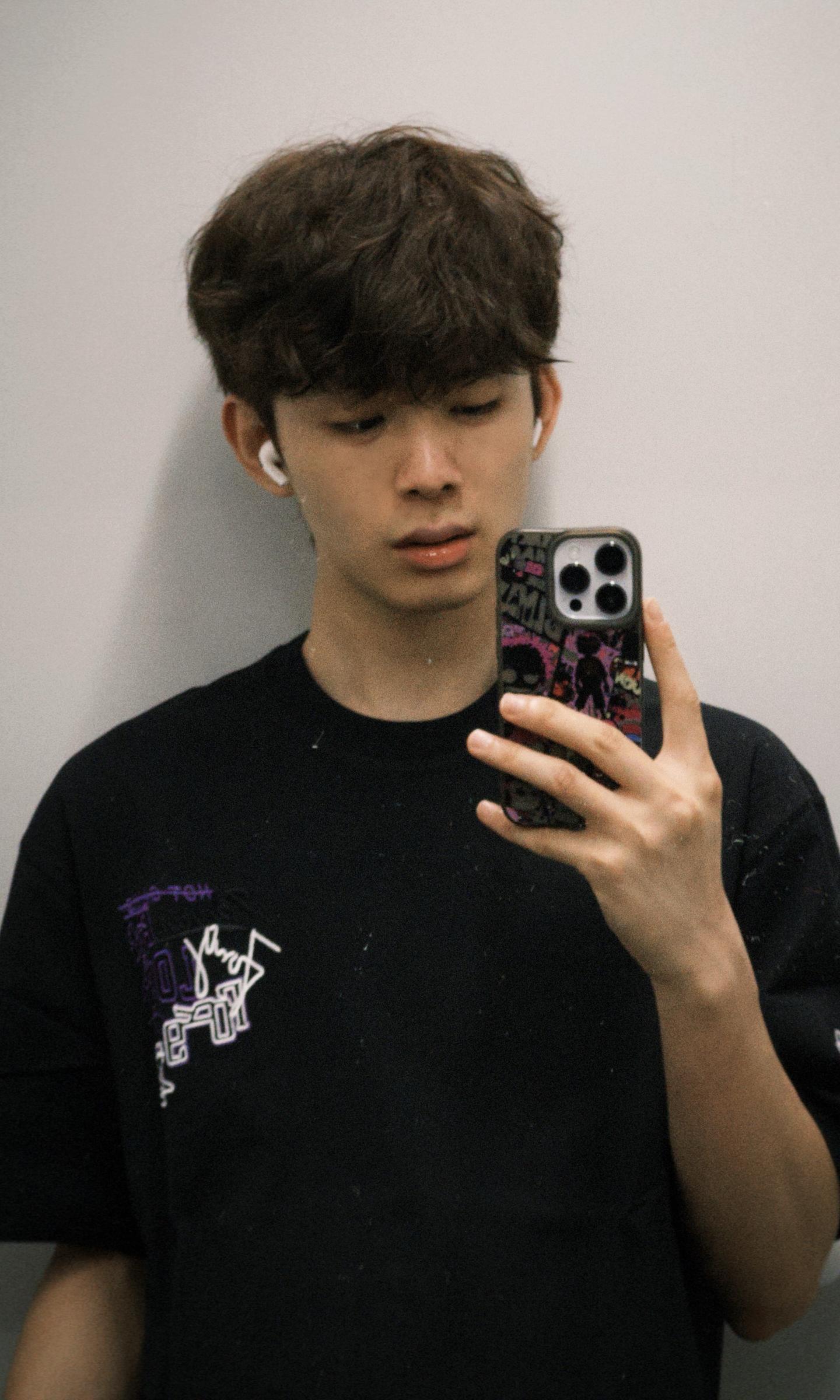 天天把他挂嘴边 我呢 晾一边