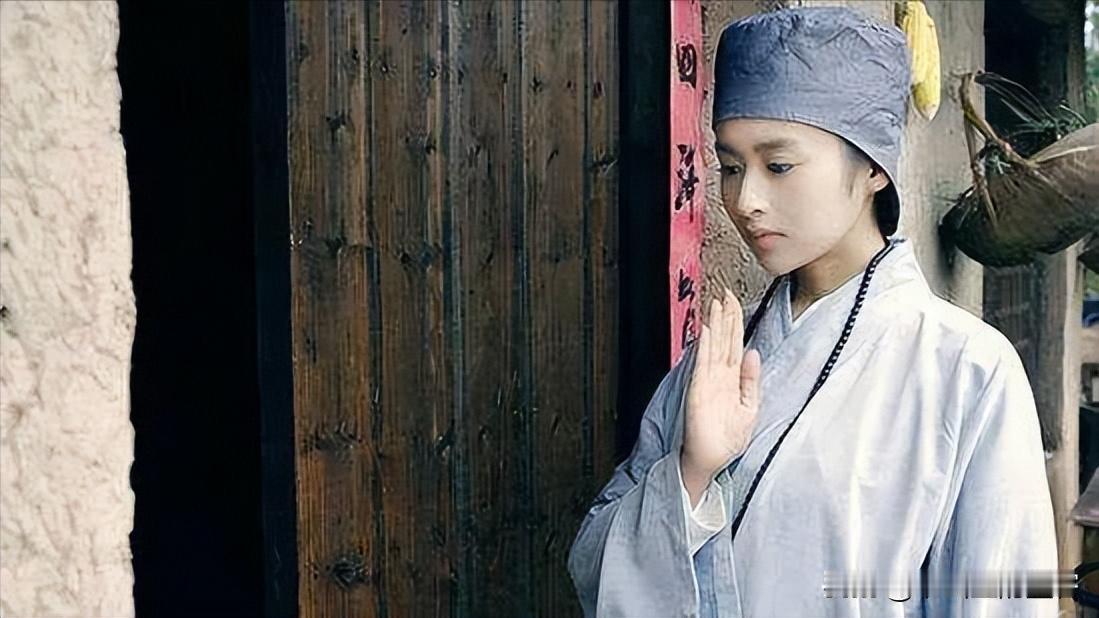 1407年，朱棣的老婆徐皇后去世，朱棣深夜将徐皇后的妹妹徐妙锦招进宫里，跟她说，