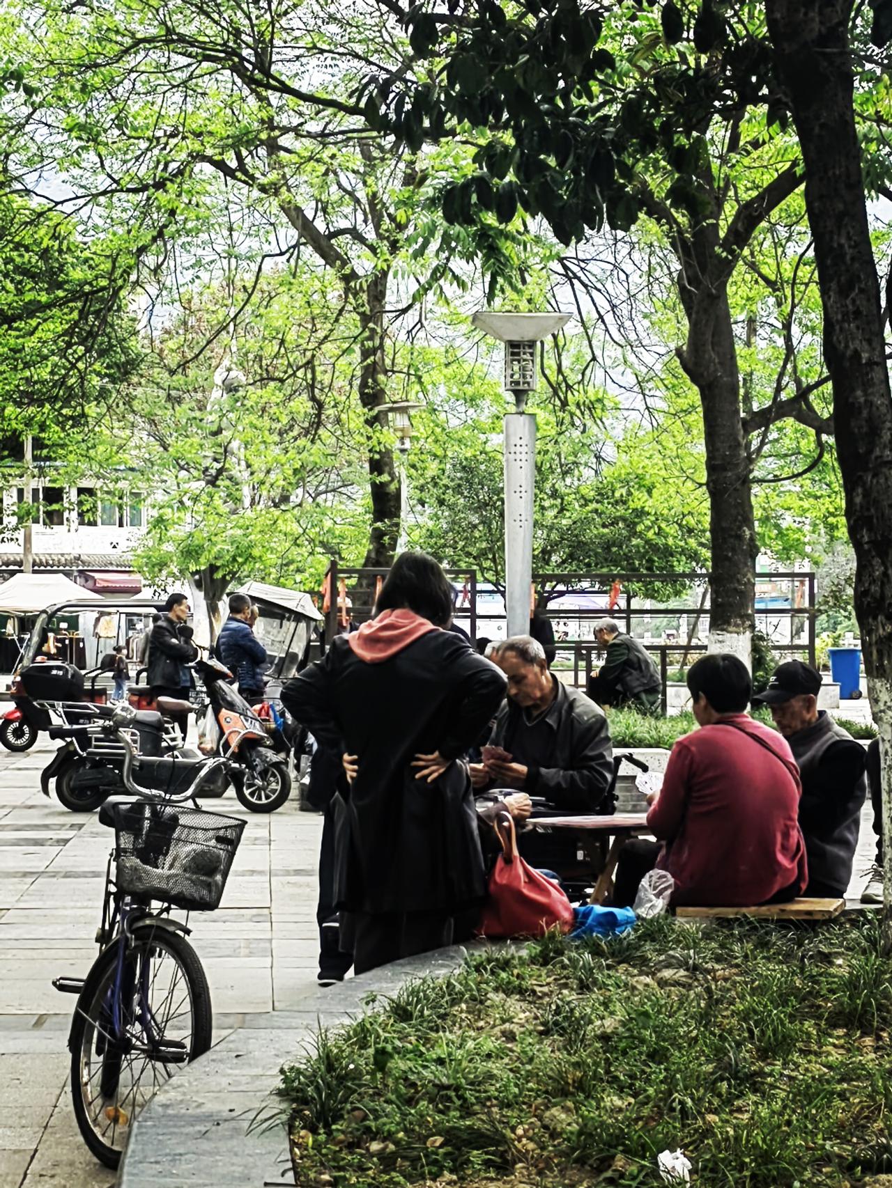 告诉你们一个真相
男人越是穷困潦倒，就越容易花心
越是自卑怯懦，就越容易出轨
你