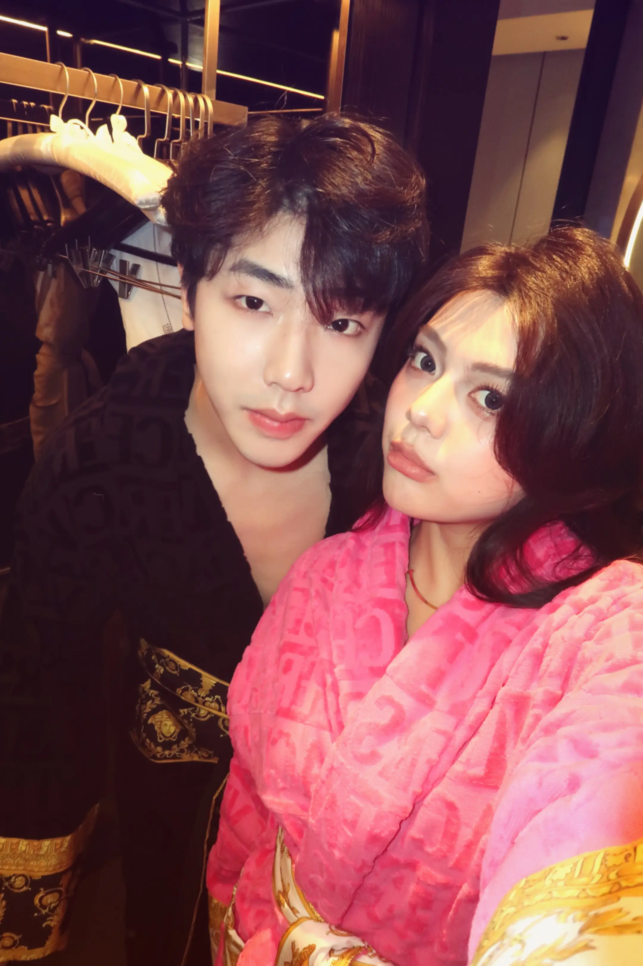 不许和其他小男孩说话 出门五分钟就得回家