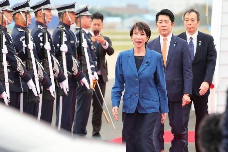 刷到个定居日本的华人发了句牢骚，看得人直冒冷汗。他说眼下这局势，万一真到了擦枪走