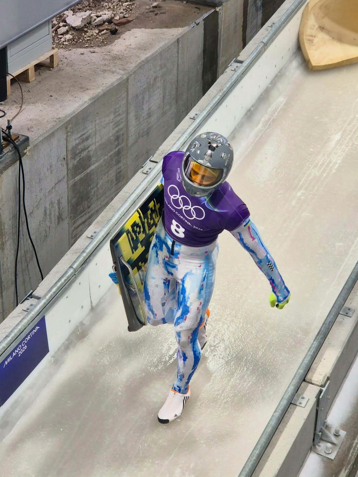 钢架雪车钢架雪车速度超快，最高能跑到130公里每小时，差不多每秒36米，比很多汽