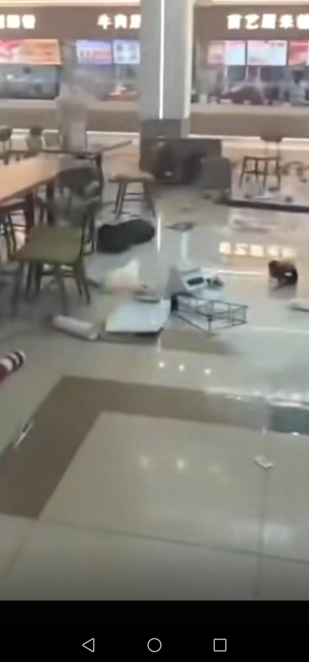 吉林一名男大学生表白遭拒，怒砸价值十万元的咖啡机，所幸无人员受伤！
又是因为表白