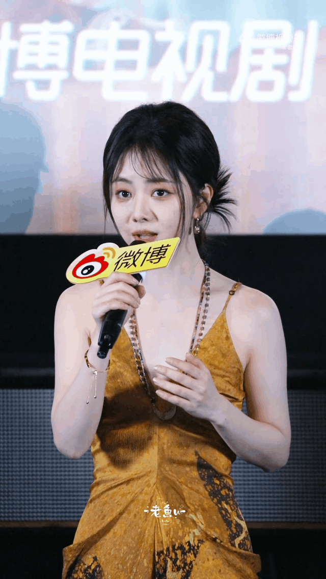 谭松韵清唱自带混响 真的好喜欢谭松韵唱歌自带混响的感觉，这到底是什么天生的优势啊