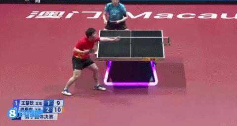 王楚钦用头撞球桌，心态被樊振东打崩了！
本届全运会上，樊振东已经双杀了排名世界第