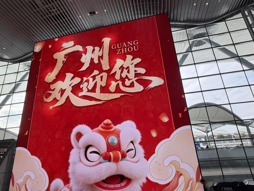 你知道吗？我今天在广州机场，一抬头，被一个大家伙彻底镇住了。

就在白云机场T2