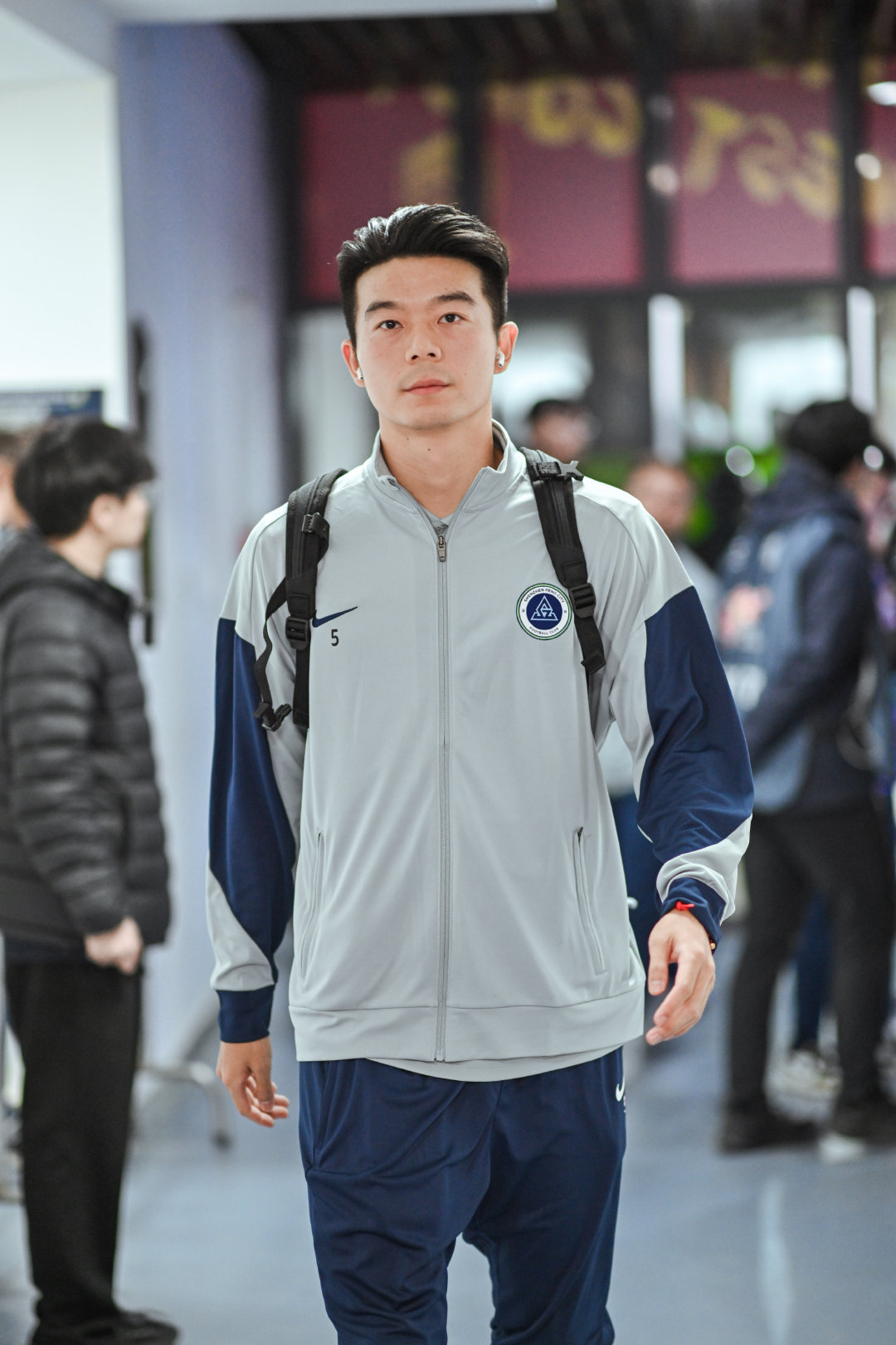 踏入场地的那一刻，比赛已经开始👊青岛西海岸vs深圳新鹏城 中超联赛