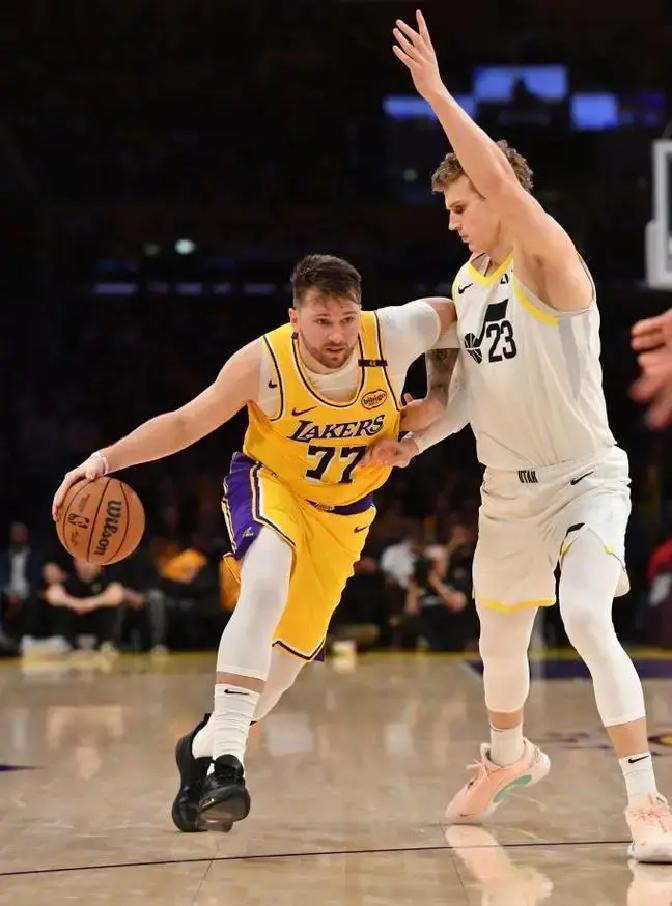 湖人球迷现在最羡慕的，可能是火箭队。
 
不是开玩笑。你湖近期的“北伐”是假象，