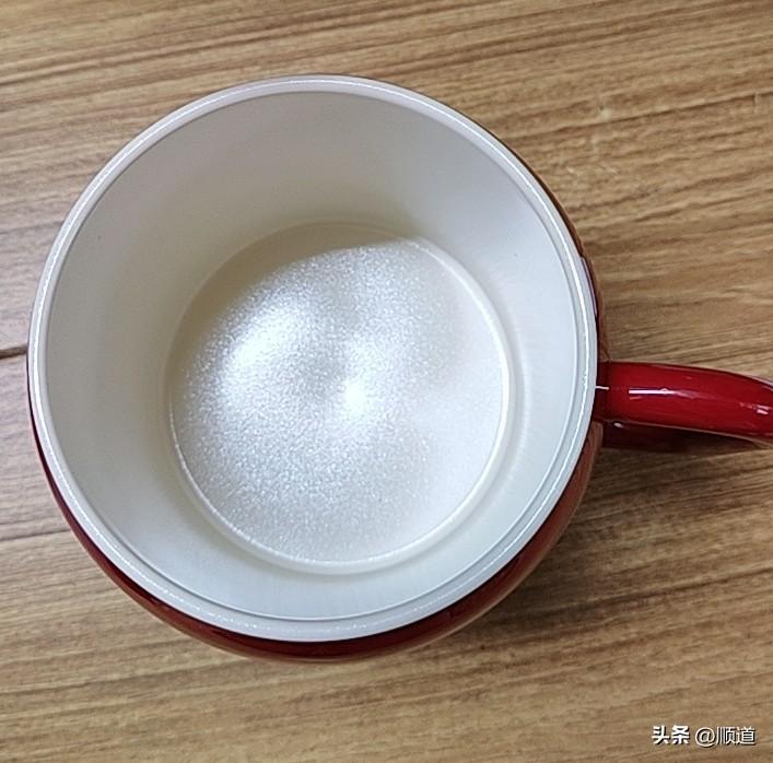 岁数大了，不服老不行啊。从北方回来第一次煮米饭，饭煮不熟就跳闸了。
我以为是电饭