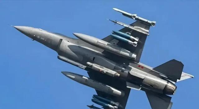 若要赢得战争，必须不怕牺牲。这几天围岛军演搞得热热闹闹，吃瓜群众一看就觉得刺激，