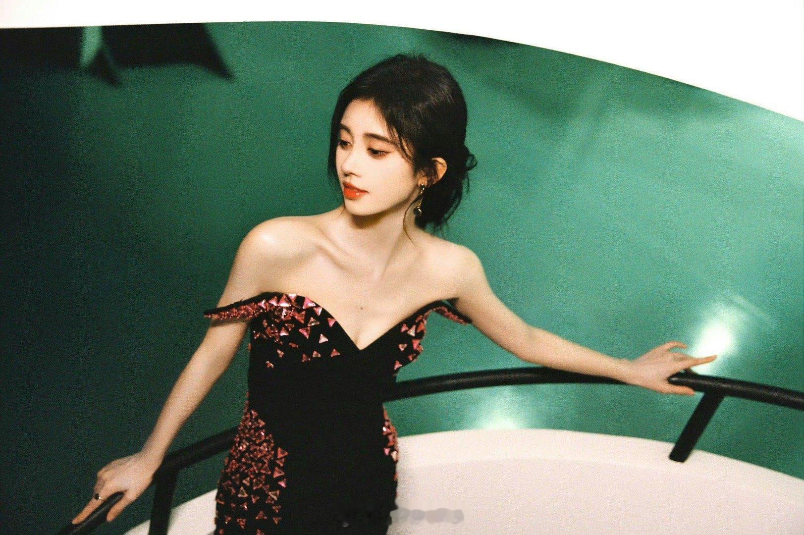 鞠婧祎极品一字带嫩足