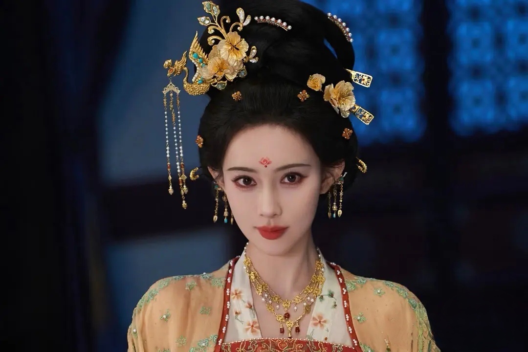 孟子义在《将门毒后》里的妆造真的太绝了，整个人看着又嫩又灵，完全是少女感拉满的状