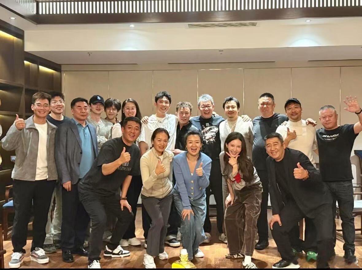 现在就出发现在有四张大合照啦，期待更多～🥹