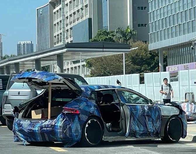 日前，有博主爆料比亚迪方程豹或将推出猎装车，称车子尚处油泥阶段、距亮相尚远，还放