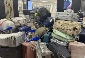 【近日，在埃及转机的旅客Aratar发文表示她所搭载的埃及航空，丢失了所有旅客的