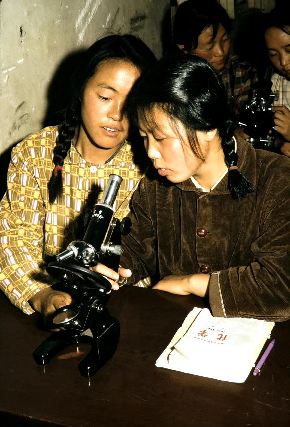 1973年，延安，化学课 ​​​