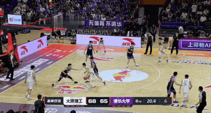 曹芷豪强突转身投篮不中，还剩17秒杨虎龙抢到关键篮板