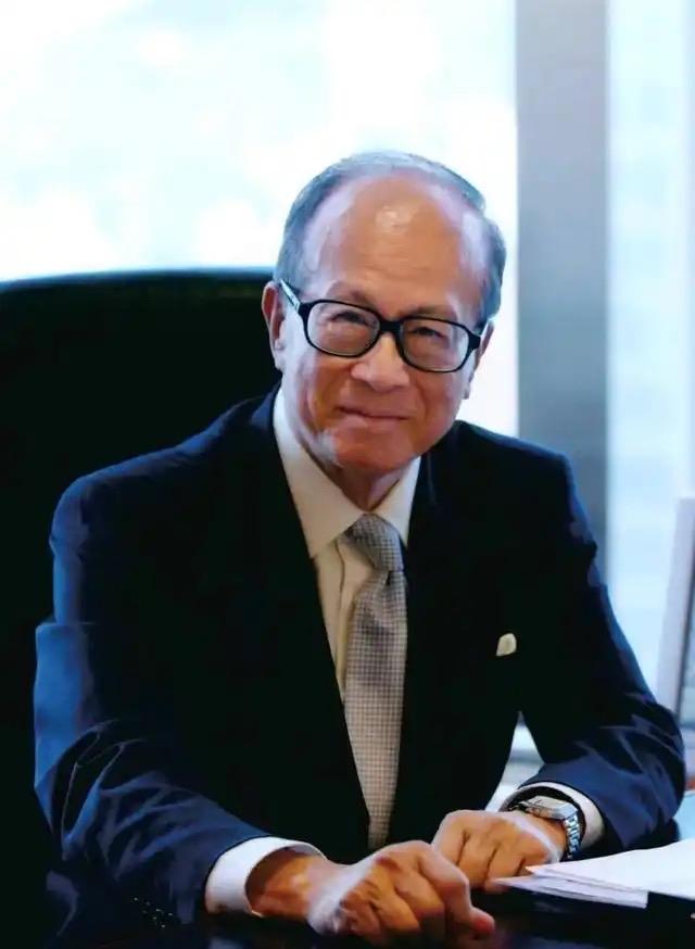 李泽钜落选就表明了态度，李家再无特权。此前，大公报评论，企业逐利无可厚非，不过，