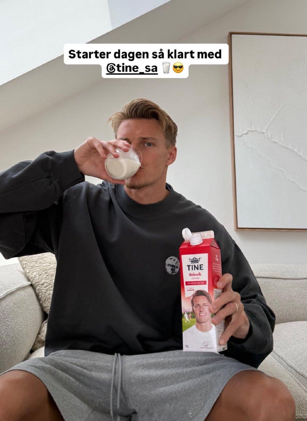 厄德高的脸出现在挪威牛奶“Tine”上。🥛🇳🇴就连他的挪威队友哈兰德也对此