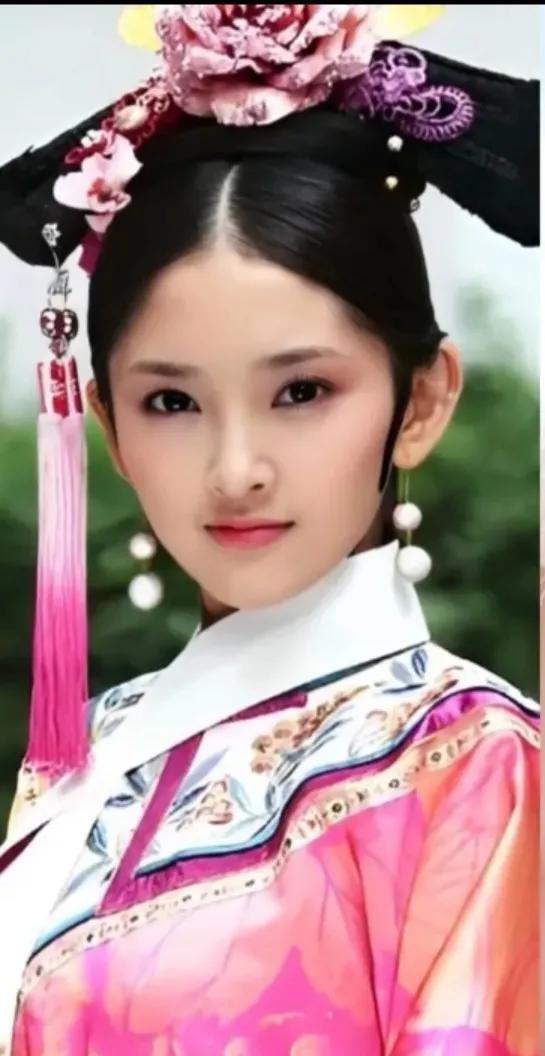  祺嫔的扮演者唐艺昕，1987年10月9日出生于四川省遂宁市，毕业于重庆大学美视